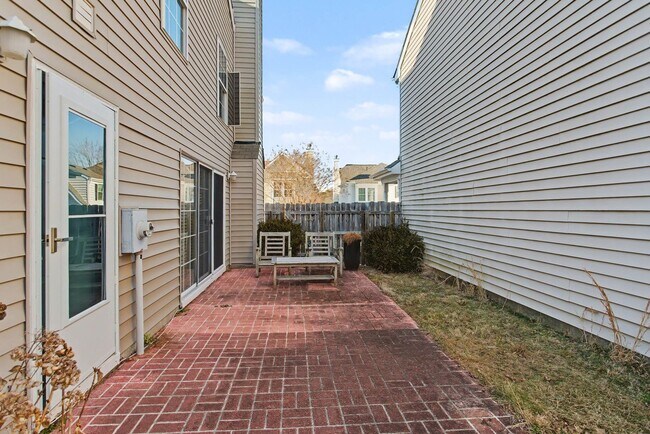 Building Photo - First Floor Primary in Waterford