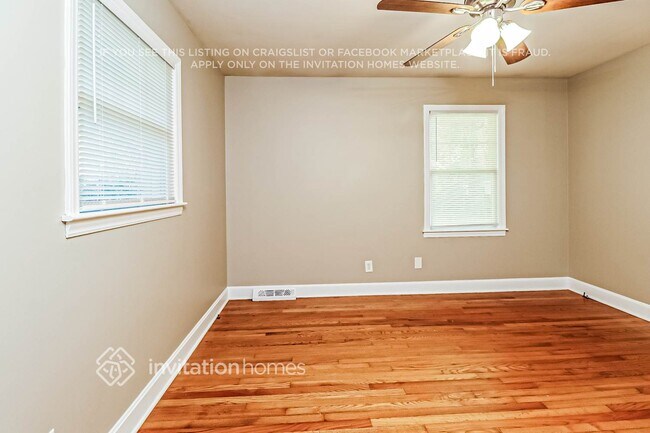 Building Photo - 1142 Eastview Dr