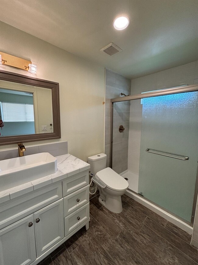 Building Photo - 7421 N Maple Ave