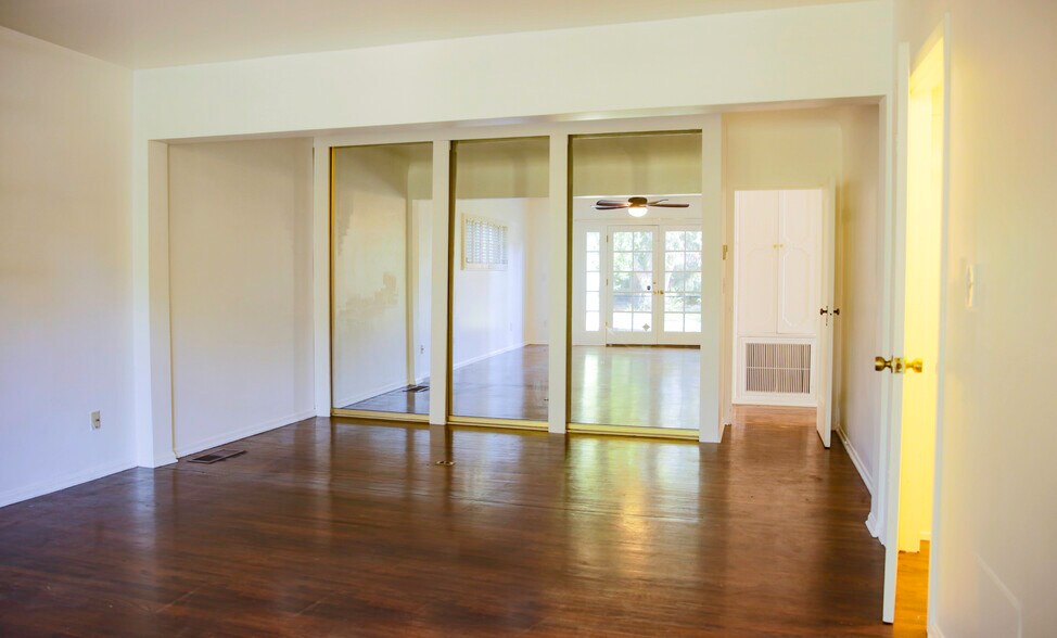 Building Photo - 14765 Valerio St