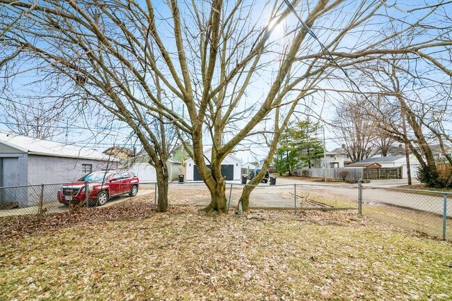 Building Photo - 313 E Moler St