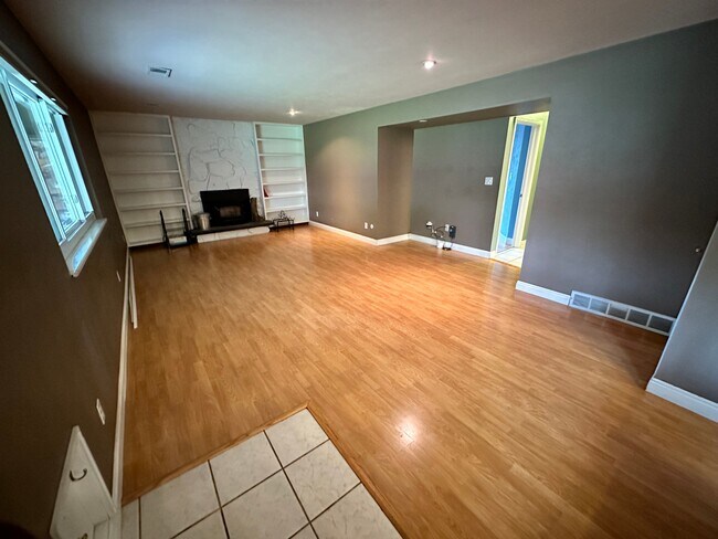 Building Photo - 7393 S Washington Cir