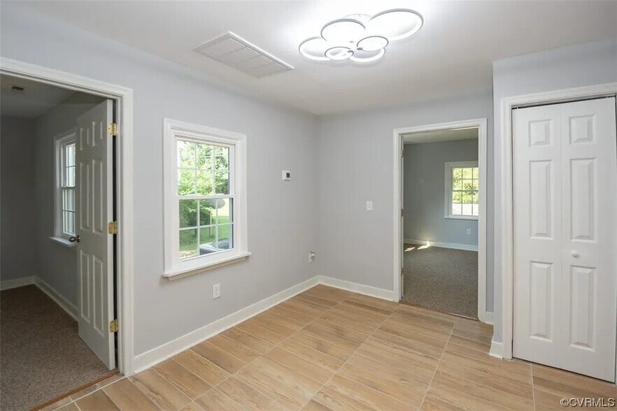 Building Photo - 10539 Greenwood Rd