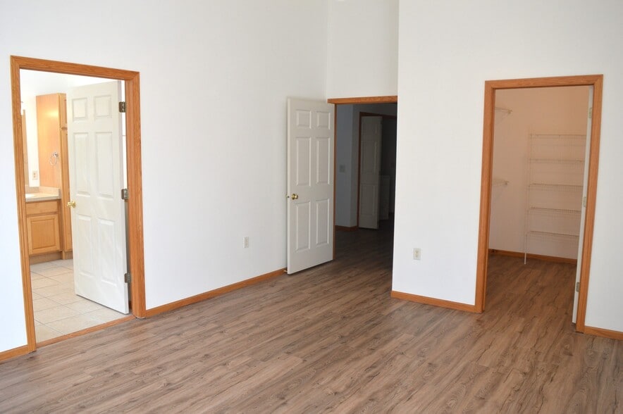 Building Photo - 1701 Carns Dr