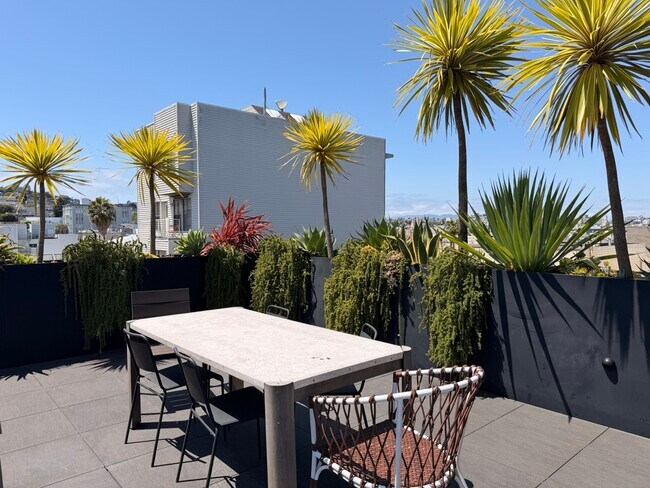 Building Photo - 606 Capp St