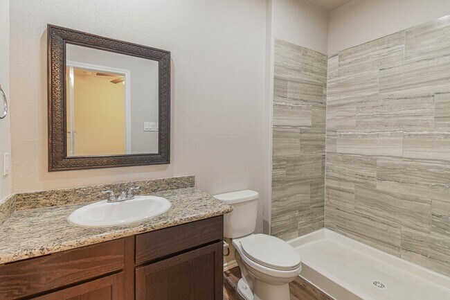 Building Photo - 15627 Sycamore Dr