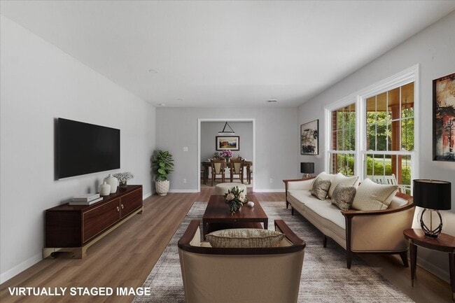 Building Photo - 204 Lake Cir Dr