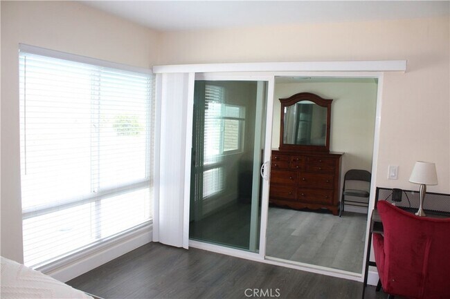 Building Photo - 761 W Country Hills Dr