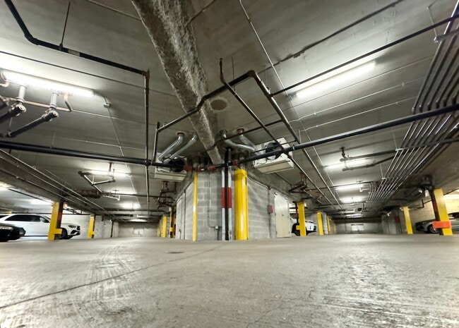 Building Photo - 1075 W Roosevelt Rd