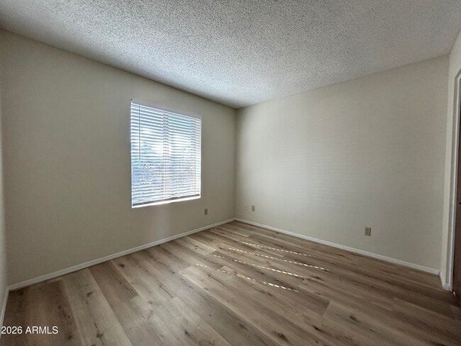 Building Photo - 3926 W Willow Ave