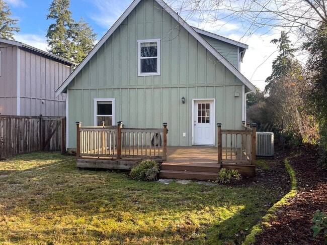 Building Photo - Craftsman Style 3 Bed/2 Bath Home - Bremerton