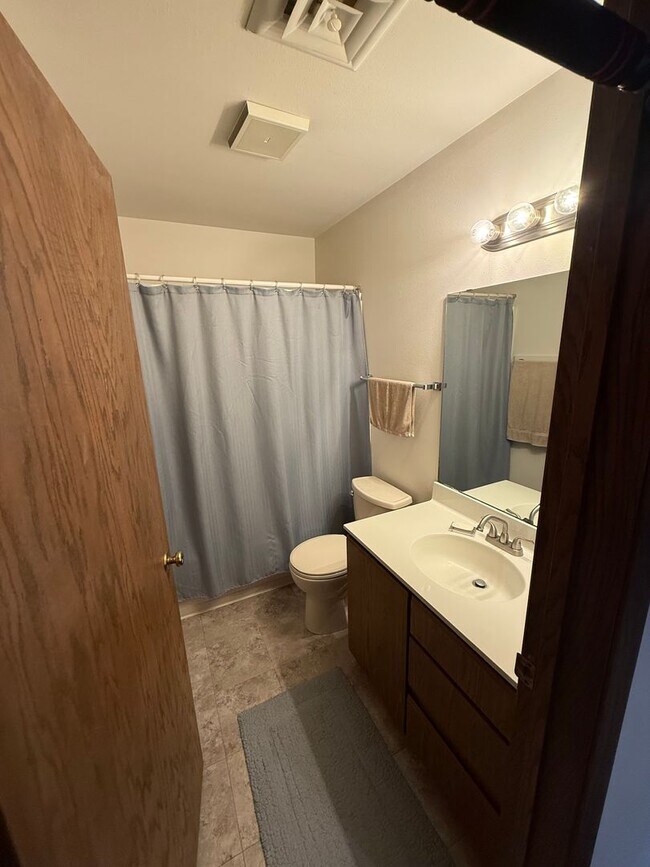 Building Photo - 1302 Mound St