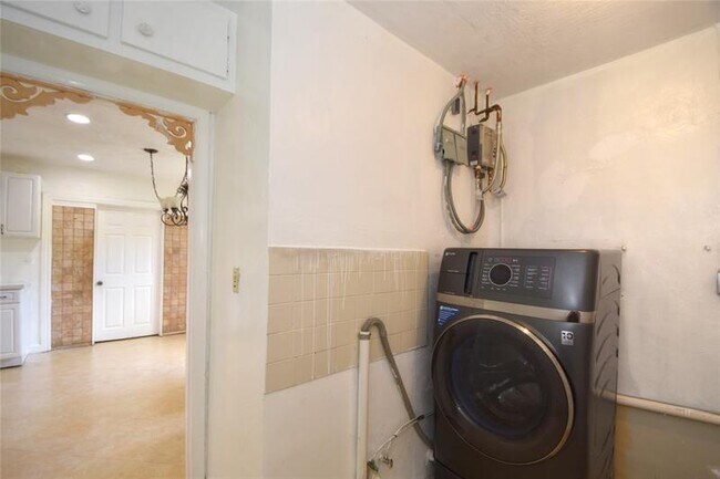 Building Photo - 5385 SW 8th Ct