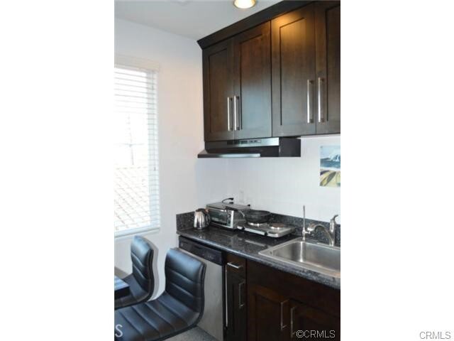 Building Photo - 408 Avenida Santa Barbara