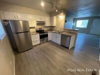 Building Photo - 1984 Mineola St