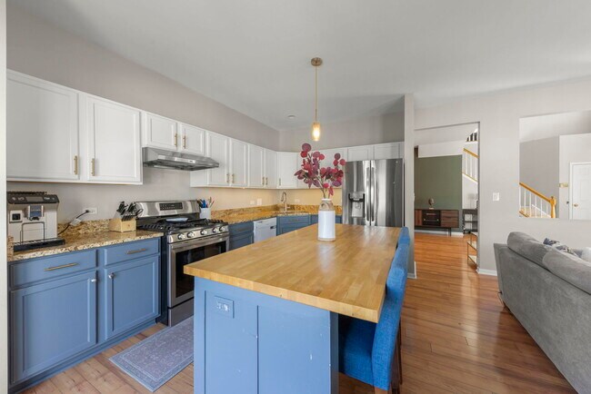 Building Photo - 2020 Juniper Ct