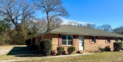 Building Photo - Country Living!