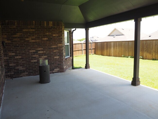 Building Photo - Must See 4 Bed 3 Bath Home in Aubrey