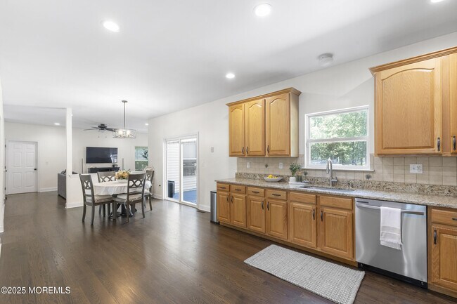 Building Photo - 6 Kindling Way