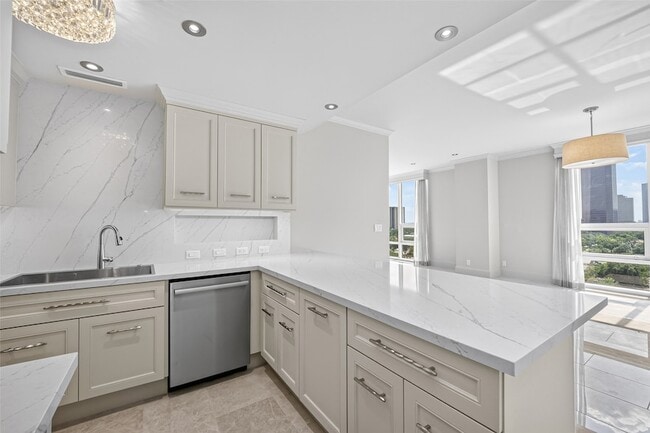 Building Photo - 5110 San Felipe St