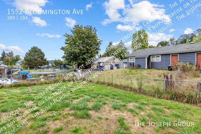 Building Photo - 1552 Bloomington Ave