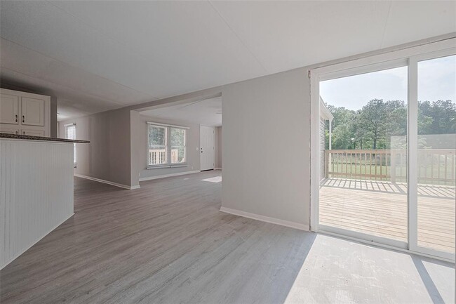 Building Photo - 8856 Greenwood Dr
