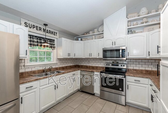 Building Photo - 2152 Ridgecrest Dr