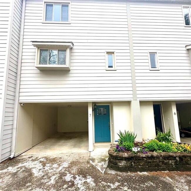 Building Photo - 835 Glendale Terrace NE