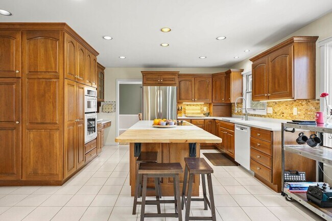 Building Photo - 310 Yosemite Trail