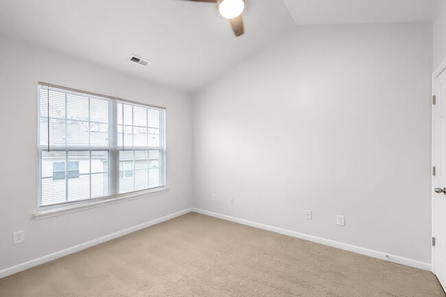 Building Photo - Master-on-Main End-Unit Townhome in Back Creek Villages!