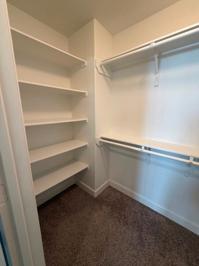 Building Photo - 4610 Center St