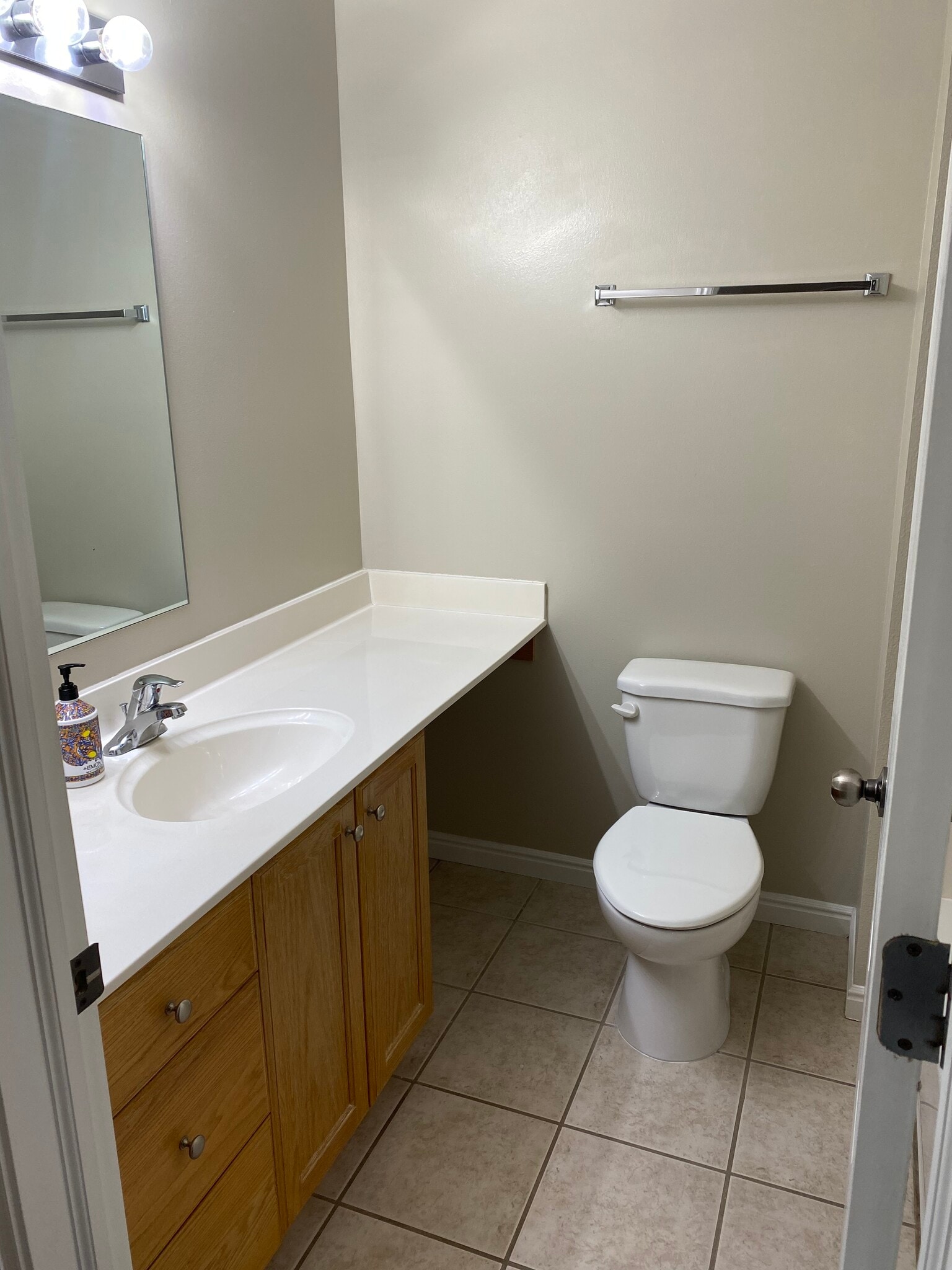 Main bathroom - 556 Pheasant Ridge Dr