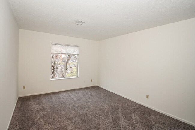 Building Photo - 5464 Beechmont Ave
