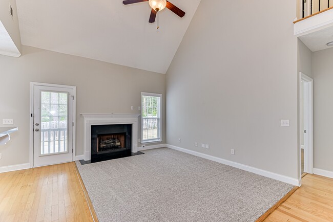 Building Photo - 4116 Chastain Dr