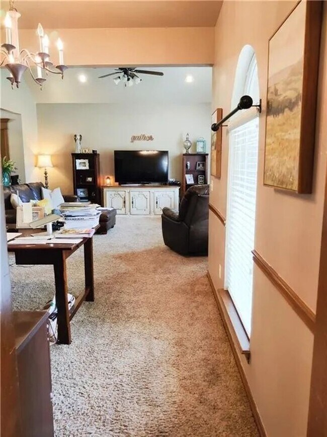 Building Photo - Spacious Home - Storm Shelter - Edmond Sch...
