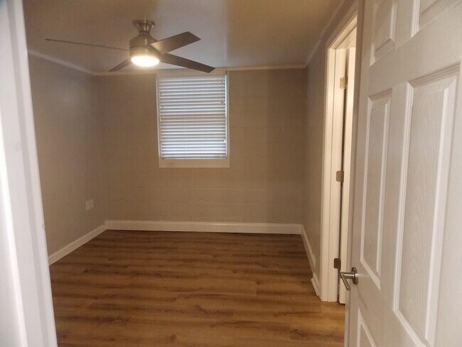 Building Photo - 204 Brookwood Pl