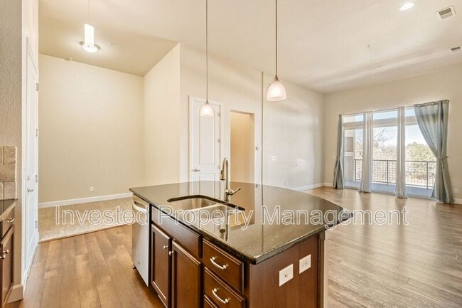 Building Photo - 305 Inverness Way S