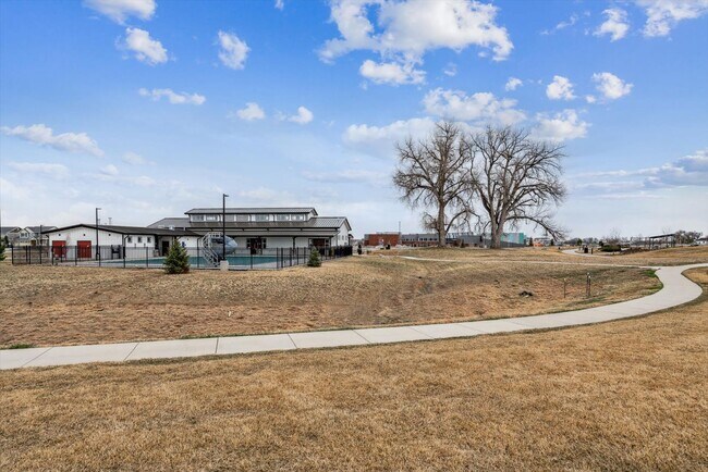 Building Photo - Beautiful 3 bedroom, 3 bath home backs to ...