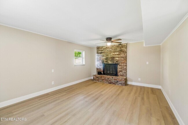Building Photo - 12201 W Kingsgate Rd