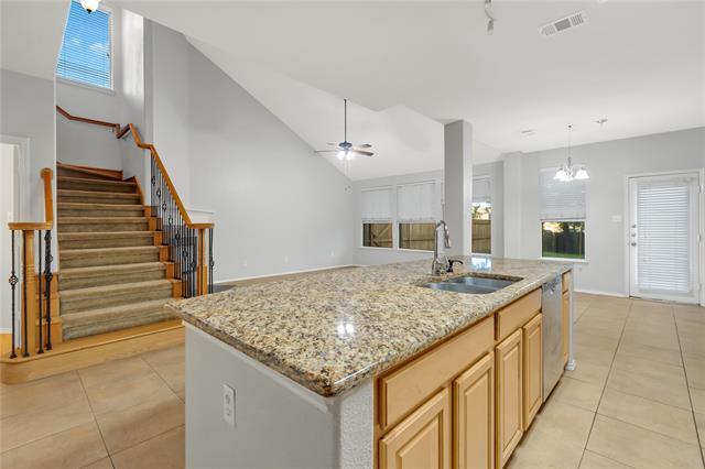 Building Photo - 932 Peach Ln
