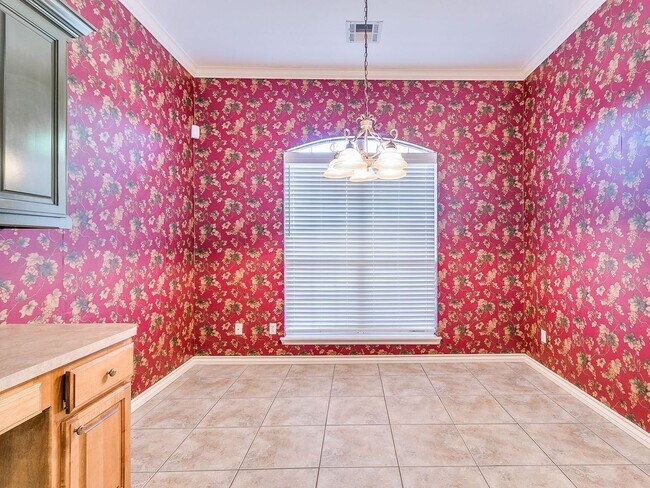 Building Photo - Beautiful Home With Lake View - 3 Bed + 2 Bath