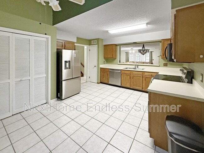 Building Photo - 10879 Cabbage Pond Ct