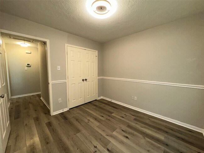 Building Photo - 3715 Humble Dr
