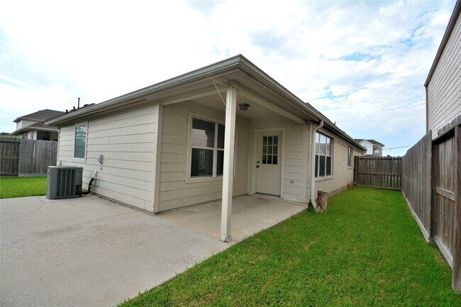 Building Photo - 9238 Clearwood Landing Blvd