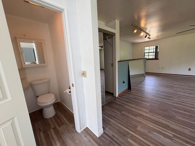 Building Photo - Large studio apartment with use of pool!