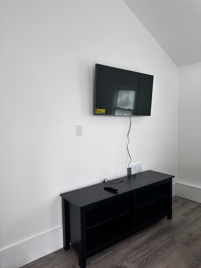 Building Photo - 466 S Livingston Ave