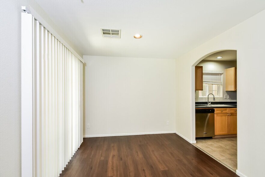 Building Photo - 7453 Showy Ct