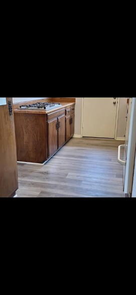 Building Photo - 122 W Cliffwood Ave