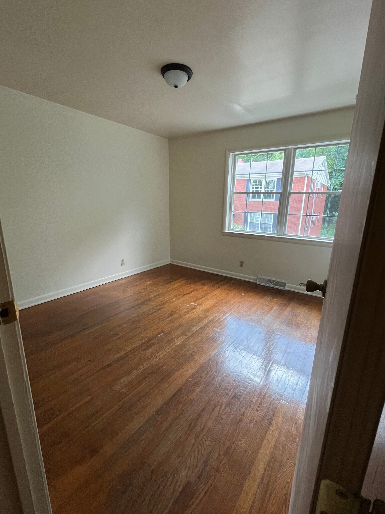 Building Photo - 312 S Poplar St