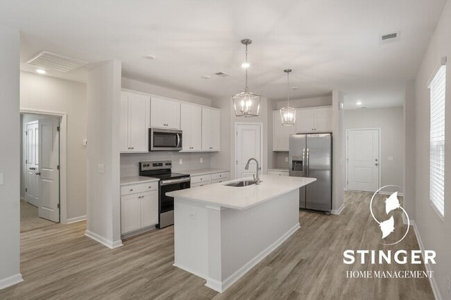 Building Photo - 585 Dreher Dr